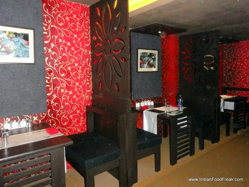 Red, Gold Souk Road, Gurgaon: Pretentious