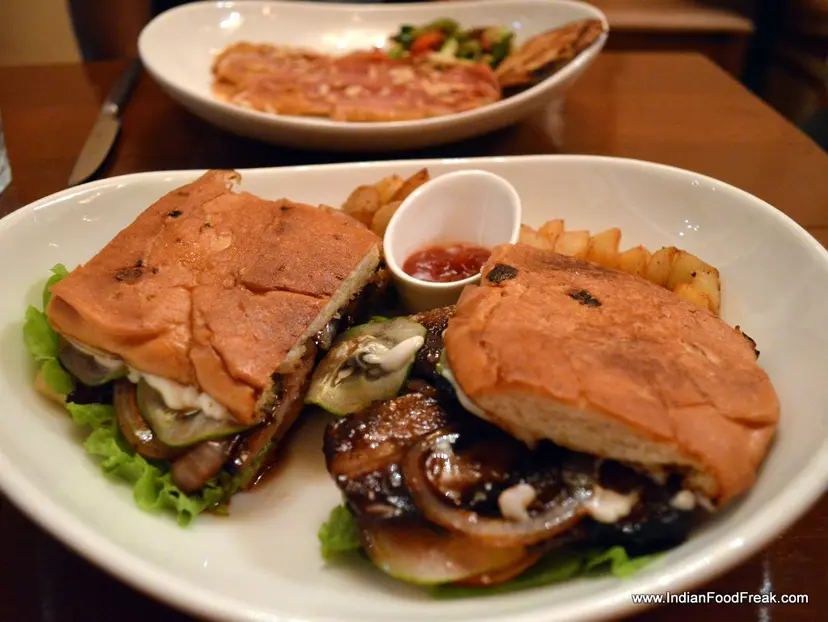 Pintxo, Galleria, Gurgaon: Living la vida loca
