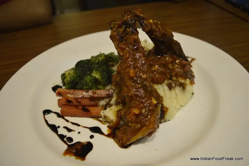 Cafe Silver Smoke, Cross Point Mall, Gurgaon: Smoke without Fire