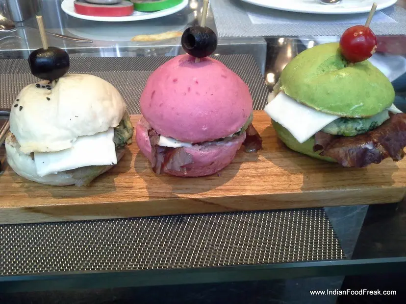 Flluid, The Mosaic, Noida: Desi Twist to Global Dishes
